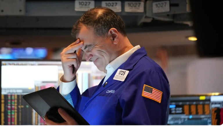 Mercado de valores hoy: Dow se desploma 1.700 puntos, Nasdaq, S&P 500 ven la peor venta desde 2020 mientras los aranceles de Trump golpean los mercados