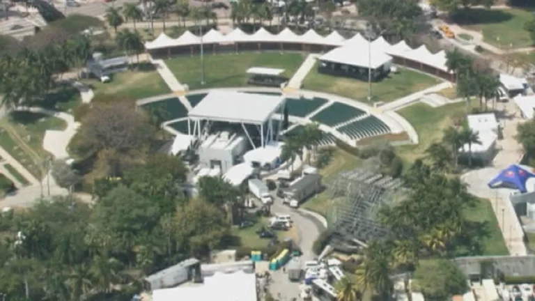 Comisionados de Miami, Miguel Gabela y Joe Carollo, en medio de una polémica por la gestión del Bayfront Park.