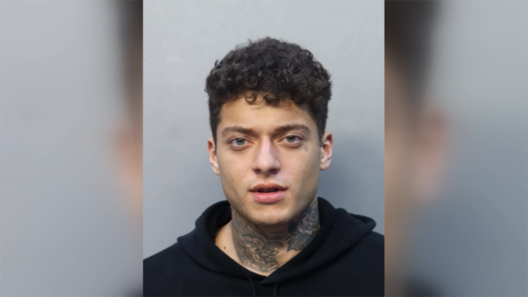 Richard Bosch, acusado de abusar de una adolescente en un gimnasio LA Fitness de Miami, ahora enfrenta una demanda millonaria.
