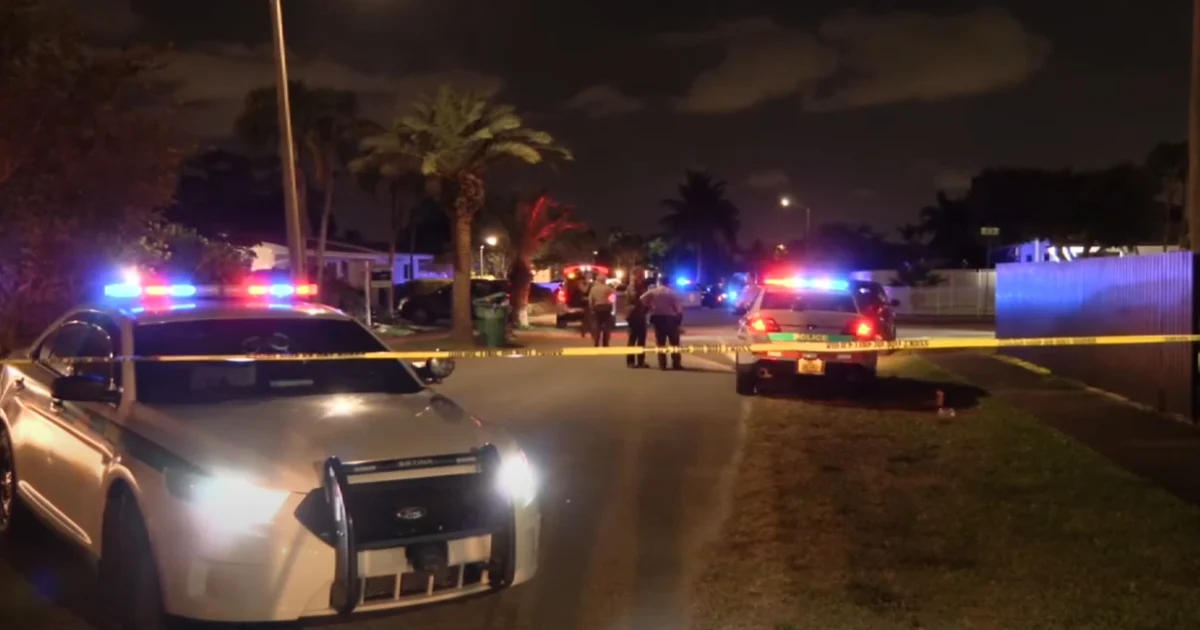 Escena investigada tras Apuñalamiento Westchester Miami que dejó 3 heridos, 1 crítico.