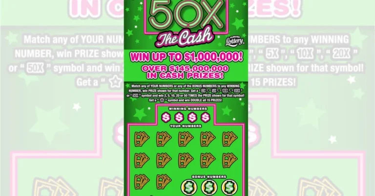 Mujer de Florida celebrando tras ganar un millón de dólares con un raspadito de la Lotería de Florida "50X The Cash".
