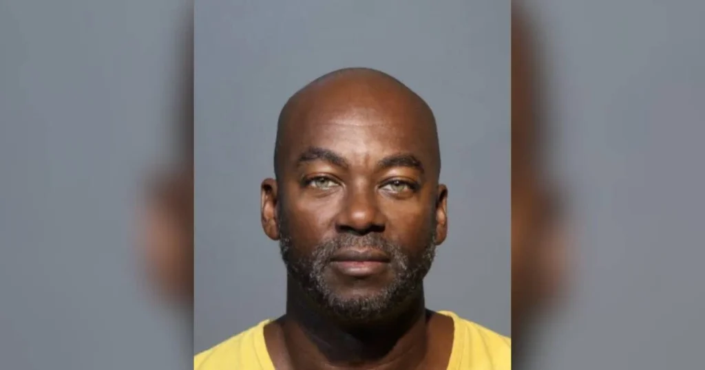 Henry Betsey Jr., hombre arrestado en Florida por bigamia múltiple con tres esposas.