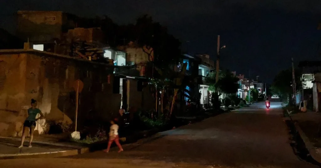 Gráfico ilustrando el severo déficit de generación eléctrica que provoca los constantes apagones en Cuba.