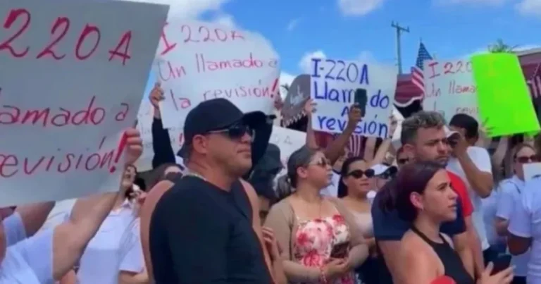 Grupo de cubanas con I-220A detenidas por ICE se reúnen tras su liberación en Florida.