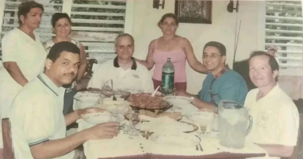 El Papa León XIV (entonces Robert Prevost) durante una de sus visitas a Cuba antes de su pontificado.