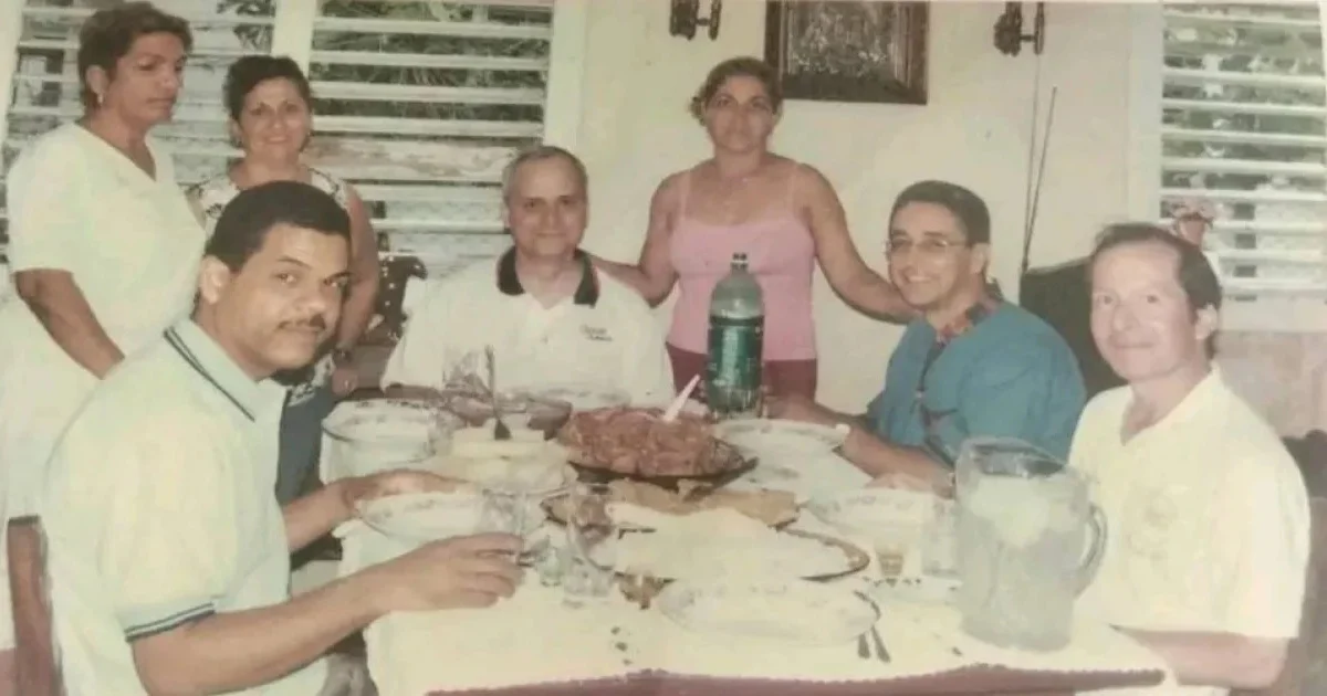 El Papa León XIV (entonces Robert Prevost) durante una de sus visitas a Cuba antes de su pontificado.