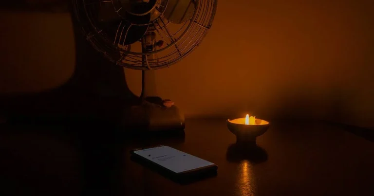 Gráfico ilustrando el déficit eléctrico que causa los prolongados apagones en Cuba este lunes.