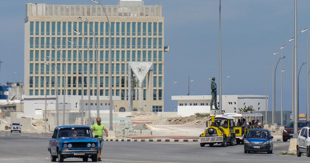 Vista actual de la Tribuna Antiimperialista José Martí en La Habana, disponible para alquiler.