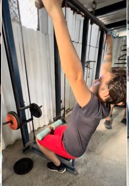 El Henry, creador cubano, en una escena de su video viral de TikTok sobre su primer día en un gimnasio en Cuba.