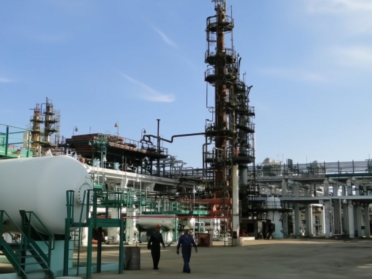 Vista de la refinería de Cienfuegos donde se realizó una intervención tecnológica en medio de la crisis energética de Cuba.