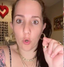Cubana en EEUU confiesa con humor en TikTok su arraigada costumbre de querer llevarse el papel higiénico de los baños.