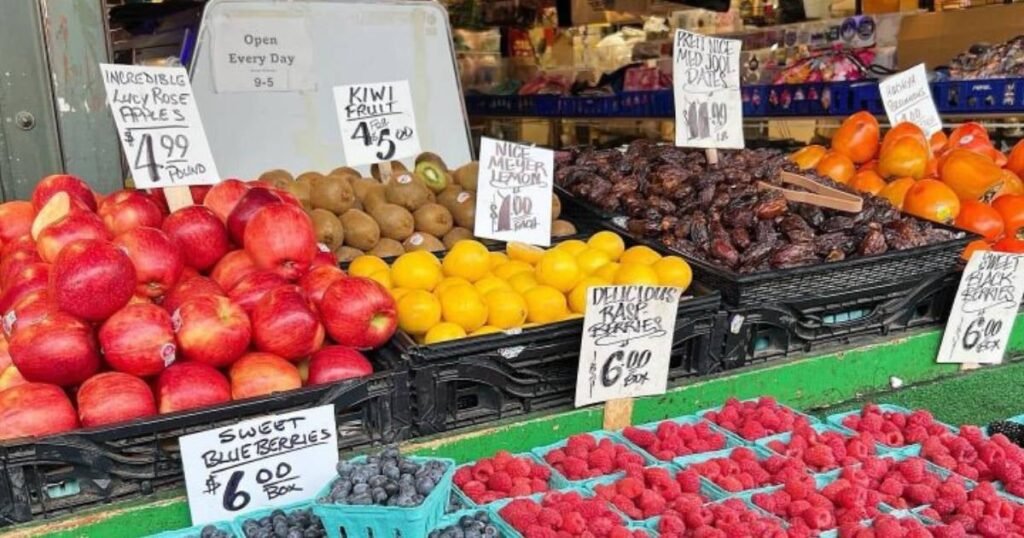 Consumidor en Florida preocupado por el aumento de precios debido a los aranceles de Trump sobre productos importados.