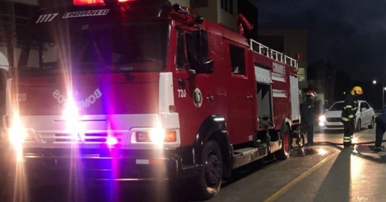 Controversia en Cuba: Camión de bomberos con reguetón durante apagón en el Ejercicio Meteoro desata críticas.