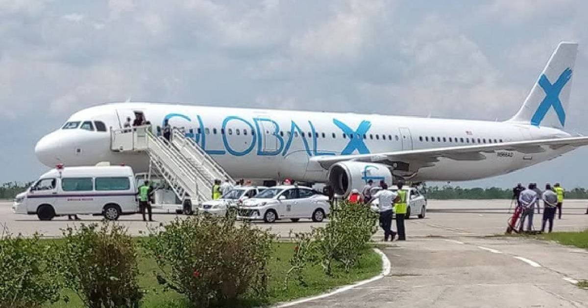 Vuelo de deportación con 130 cubanos llegando al Aeropuerto José Martí de La Habana desde Estados Unidos.