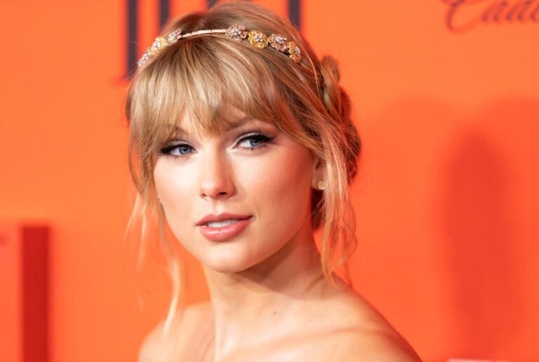 Donald Trump y Taylor Swift, en medio de una disputa sobre la popularidad de la cantante tras las críticas del expresidente.