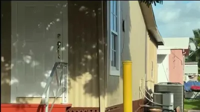 Pareja de limpiadores, Óscar Muñoz y Martha Molano, arrestados por presunto robo de joyas a ancianos en Florida.