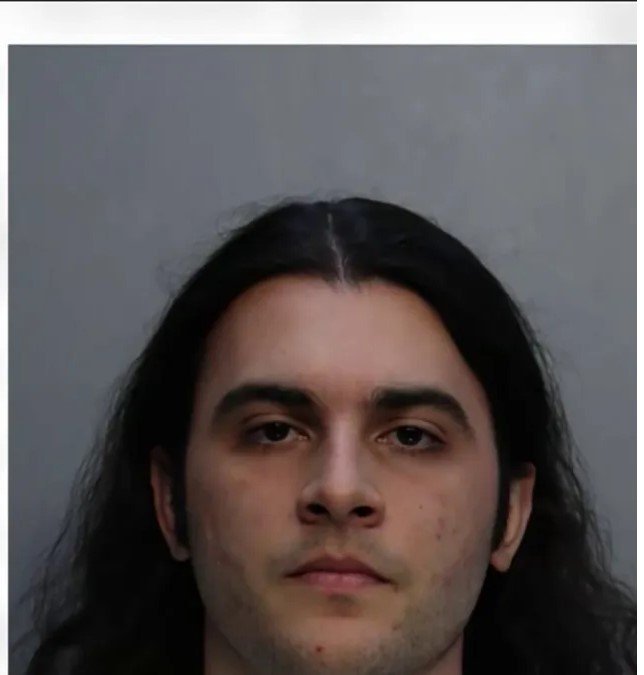 Material incautado en caso de posesión de pornografía infantil en Miami