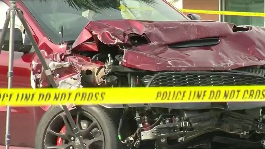 Lazo de luto por los dos niños que pierden la vida tras colisión de vehículos en Largo, cerca de Tampa.