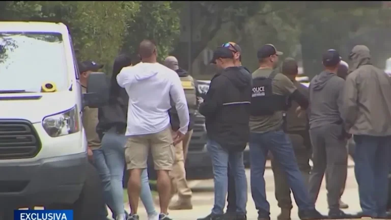 Imágenes de cámara corporal policial durante el desmantelamiento de una red de tráfico humano en Coral Gables.