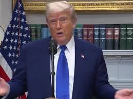 Donald Trump prometiendo bajar todos los precios y eliminar la inflación en Estados Unidos.