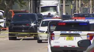 Escena del atropello en La Pequeña Habana donde una mujer resultó gravemente herida y el conductor huyó.