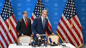 Representantes de EEUU y China acuerdan una tregua de aranceles para aliviar la guerra comercial.