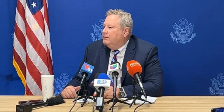 Mike Hammer, jefe de la misión diplomática de EE.UU. en Cuba, en medio de la campaña de descrédito del régimen cubano por su agenda con la sociedad civil.