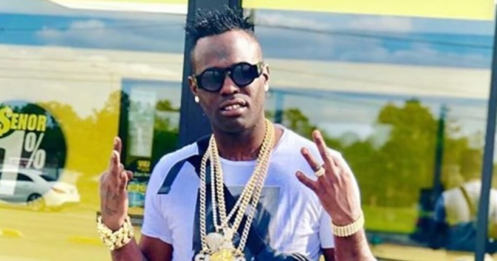 Chocolate MC y la polémica respuesta a su madre que causó indignación en redes sociales.