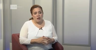 Facundo Correcto (Andy Vázquez) en su parodia sobre los nuevos precios de internet en Cuba y la presidenta de ETECSA.