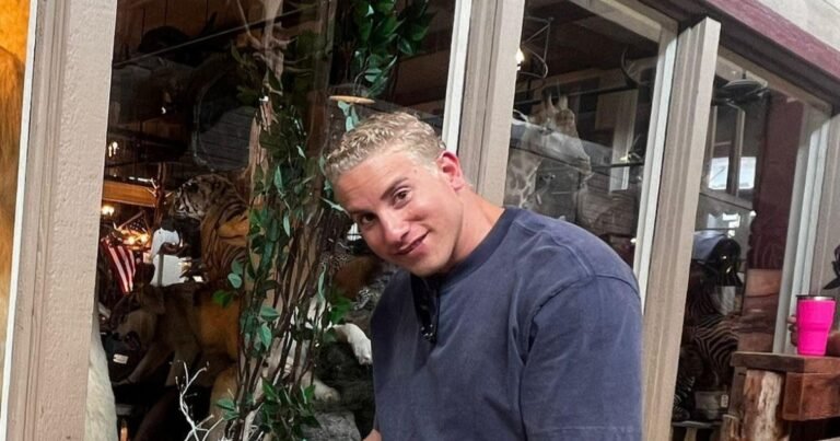 Reinier Feijó, cubano arrestado por ICE en Florida tras asistir a una cita migratoria con su familia.