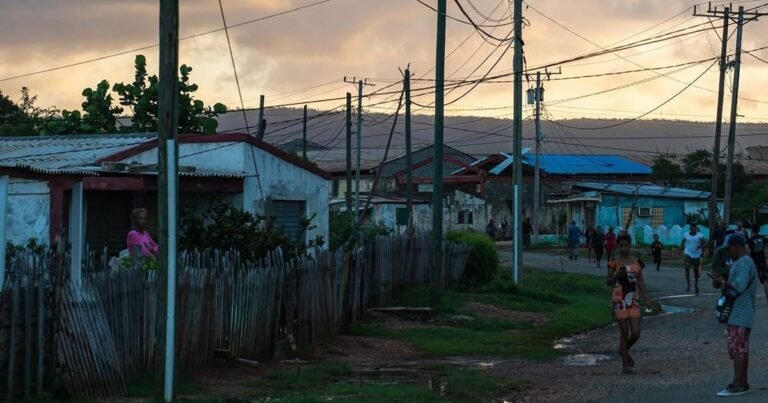Gráfico ilustrando el persistente déficit eléctrico en Cuba a pesar de leves reducciones informadas por la UNE.