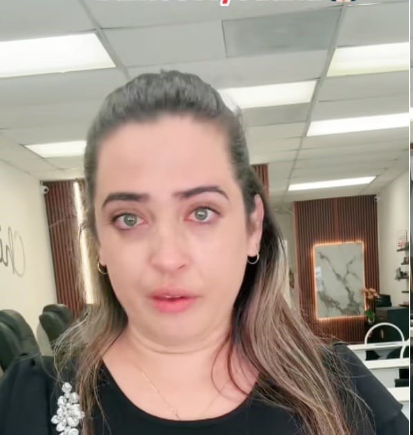 Yasmeli, cubana con I-220A, pide apoyo entre lágrimas para su salón de belleza en Miami tras sufrir un robo.