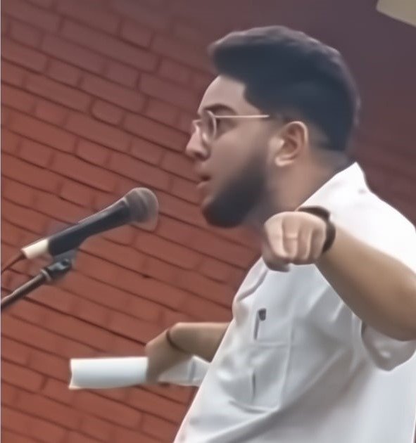 Estudiante cubano de Medicina critica duramente a ETECSA y al régimen por el tarifazo de internet durante una asamblea universitaria.