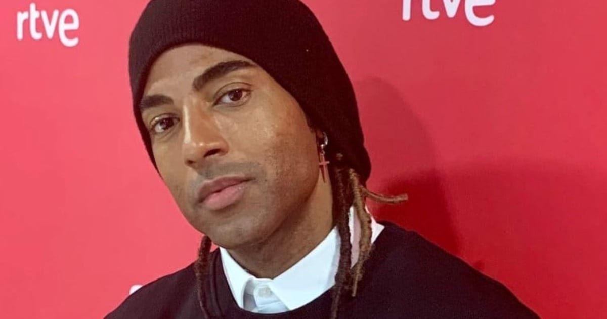 Yotuel Romero, cantante cubano, reflexiona sobre el sacrificio de los cubanos en el exilio y su papel en el sostenimiento de la isla.
