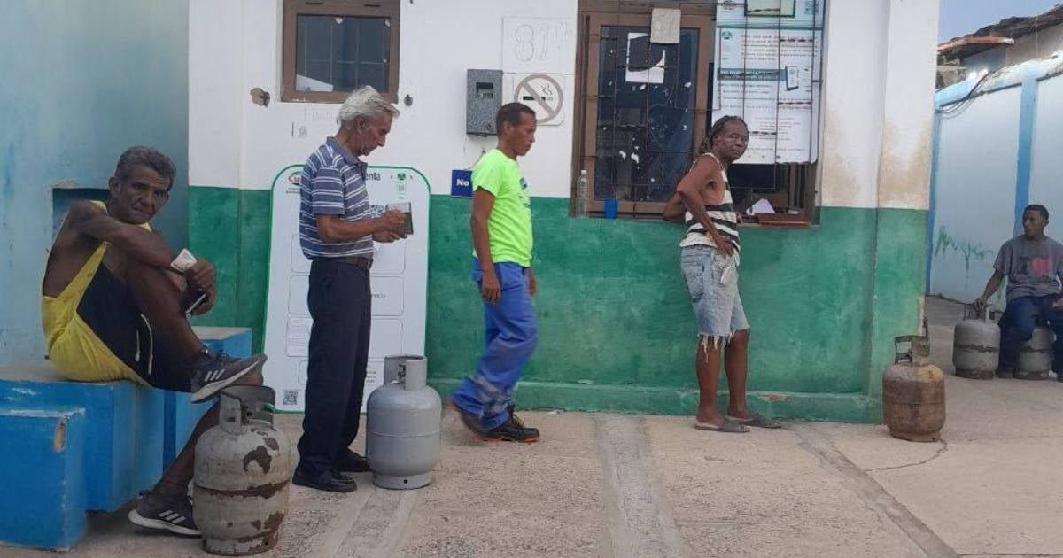 Captura de pantalla de la aplicación Transfermóvil mostrando la interfaz para reservar turnos de gas licuado en Cuba, en el contexto de la escasez.