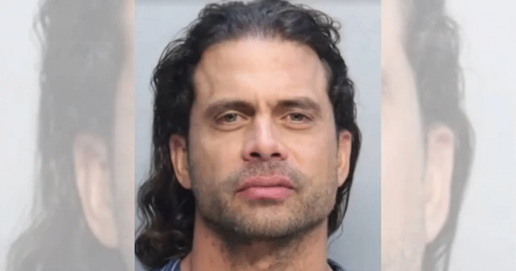 El actor cubanoamericano Pedro Moreno saliendo de la corte de Miami-Dade después de que se retiraran los cargos en su contra.