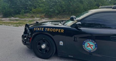 Cinta policial amarilla en la escena de un tiroteo en Miami-Dade donde un joven murió tras una parada de tráfico.