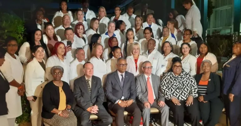 Imagen que representa la cancelación de contratos entre Bahamas y brigadas médicas cubanas, simbolizando el fin de un acuerdo.