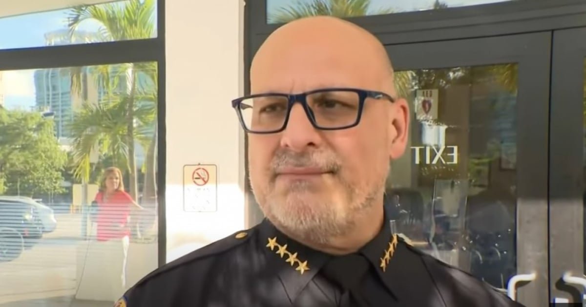 El jefe de la Policía de Miami, Manny Morales, durante la rueda de prensa sobre los policías suspendidos en la ciudad.