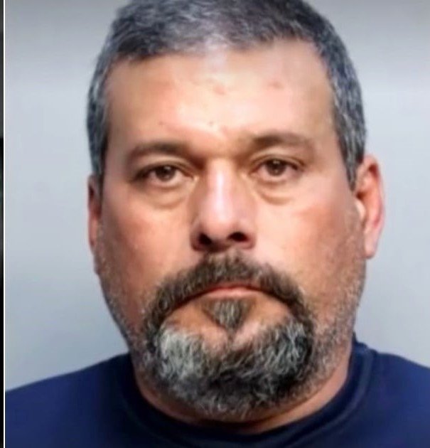 Camionero cubano arrestado en Medley, Florida, tras una violenta agresión en un almacén industrial.