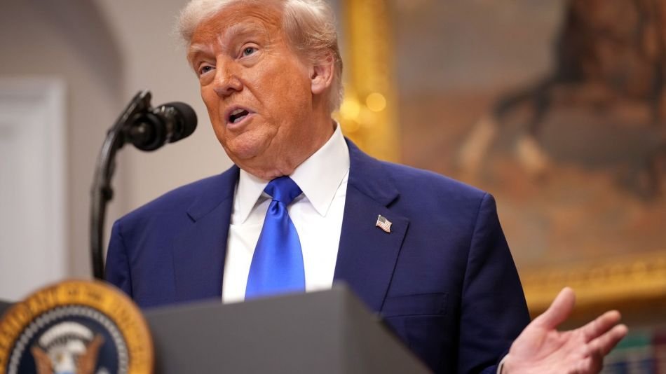 Donald Trump, expresidente de EE.UU., reaccionando al conflicto entre Israel e Irán con un mensaje contundente sobre la situación en Medio Oriente.