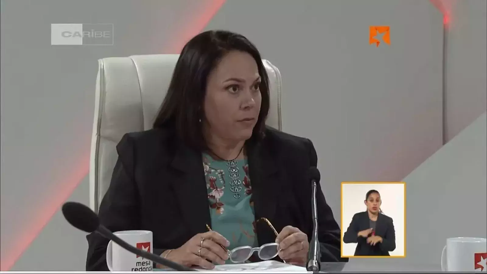 Funcionaria cubana defiende "vuelto en caramelos" en tiendas en dólares
