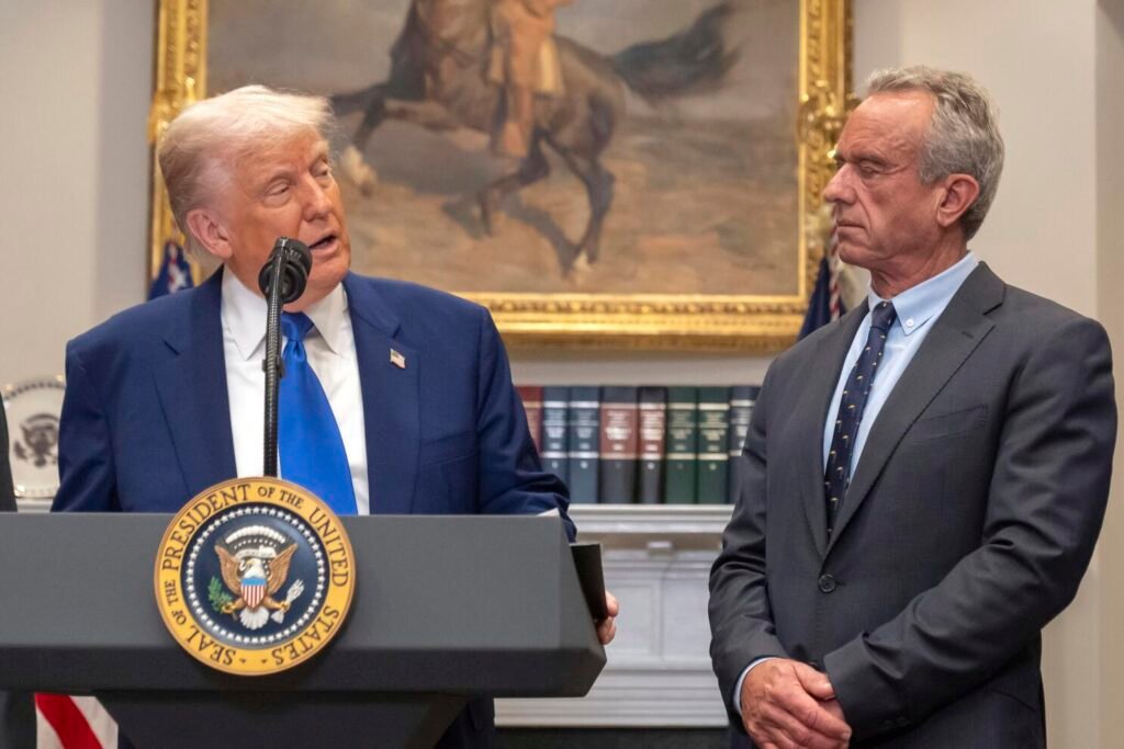 El gobierno de Trump compartiendo datos de Medicaid de inmigrantes indocumentados con autoridades de deportación, generando preocupación por la privacidad.