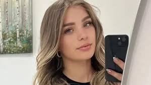 Claudia Artiles junto a Ultrack, desmintiendo rumores de embarazo y confirmando el buen estado de su relación.