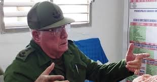El General Álvaro López Miera reaparece en los medios de prensa cubanos, visitando un centro de producción de arroz y desmintiendo rumores de su fuga.