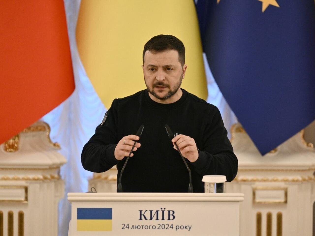 El presidente de Ucrania, Volodymyr Zelenskyy, hablando ante embajadores en la Conferencia de Jefes de Misiones Diplomáticas en Kyiv.