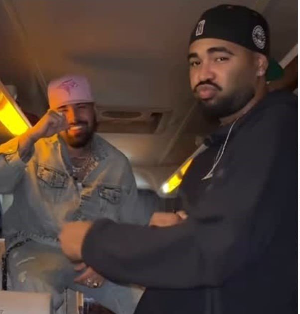 Charly & Johayron bailando la canción de sus rivales, Dany Ome y Kevincito El 13, en el video que desató la polémica.