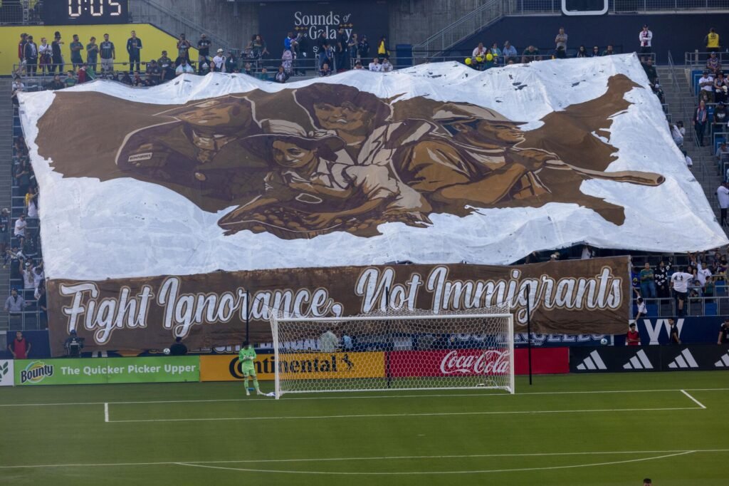 Gradas vacías en el estadio del LA Galaxy tras la protesta de los aficionados por el silencio del club ante las redadas de ICE.