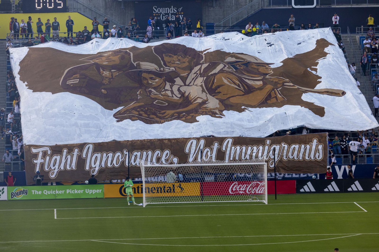 Gradas vacías en el estadio del LA Galaxy tras la protesta de los aficionados por el silencio del club ante las redadas de ICE.