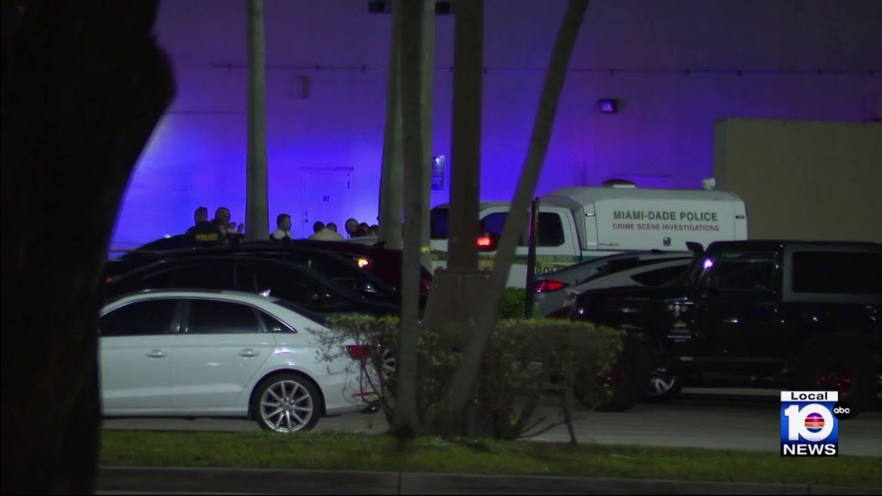 Escena del crimen en el centro comercial de Miami-Dade donde ocurrió el asesinato.